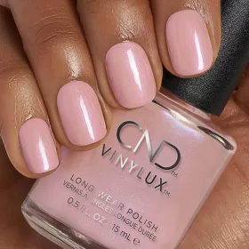 CND VinyLux tartós körömlakk #182 Blush Teddy
