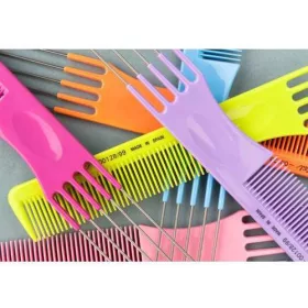 Eurostil Tincselő fésű fém végű színes 